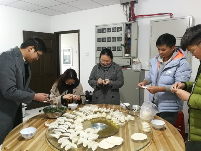 冬至陽生春又來，溫暖感恩促情誼——廣德路項(xiàng)目部舉辦包餃子活動(dòng)